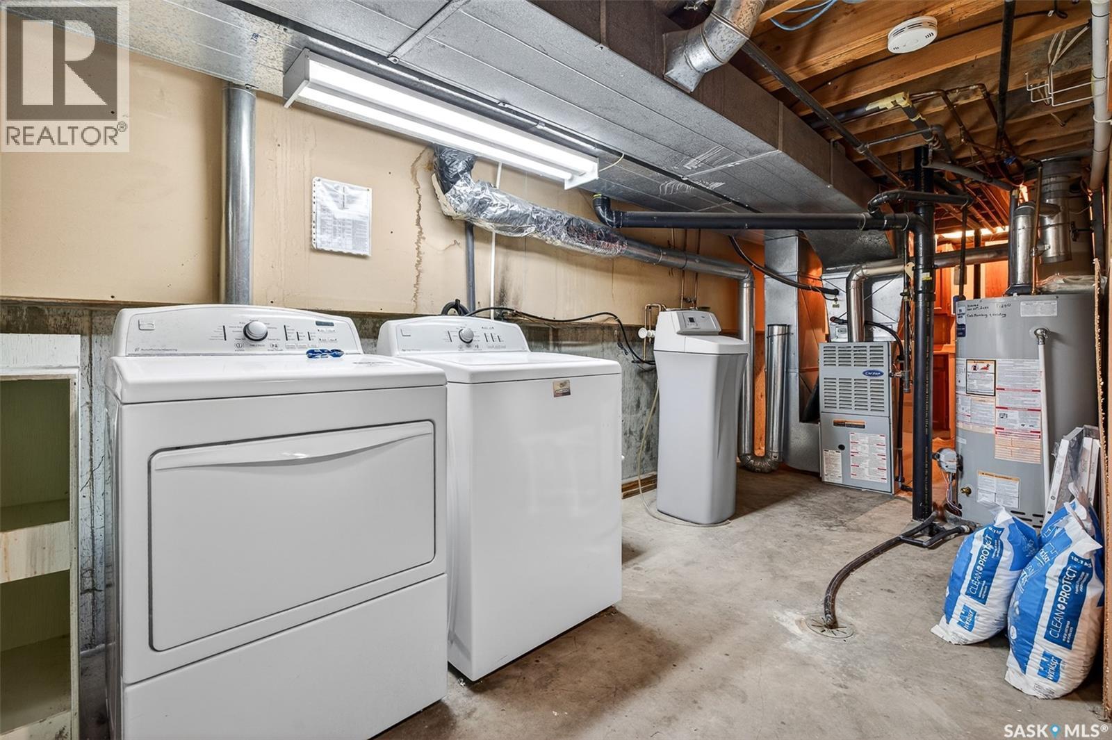 29 Edelweiss Crescent, Moose Jaw, SK - Indoor Photo Showing Laundry Room