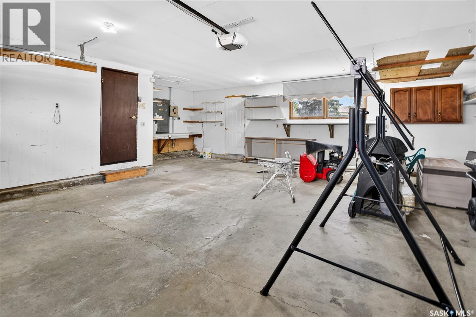 29 Edelweiss Crescent, Moose Jaw, SK - Indoor Photo Showing Garage