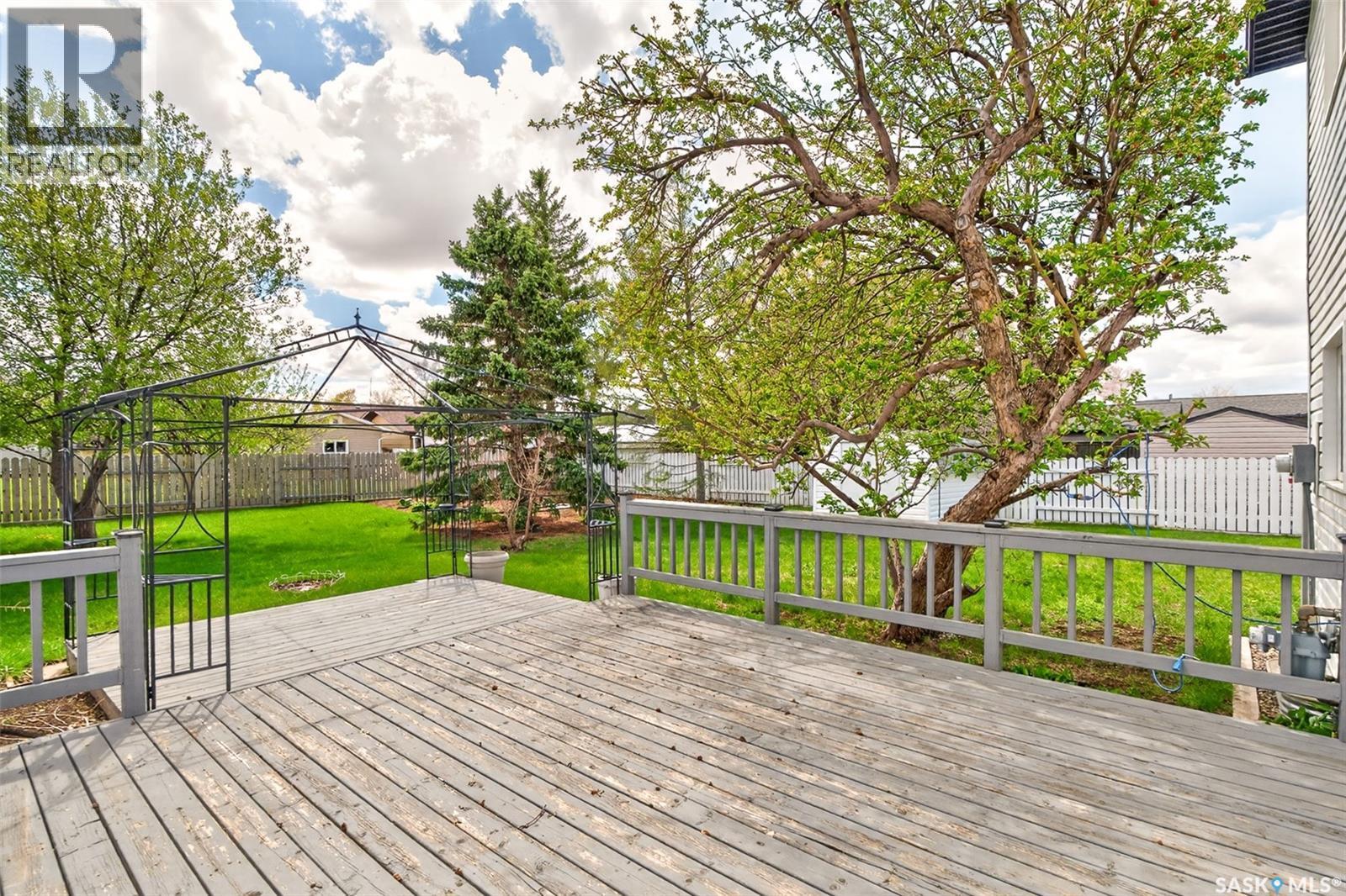 29 Edelweiss Crescent, Moose Jaw, SK - Outdoor With Deck Patio Veranda