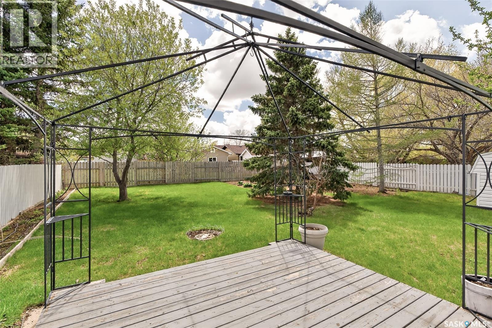 29 Edelweiss Crescent, Moose Jaw, SK - Outdoor With Deck Patio Veranda