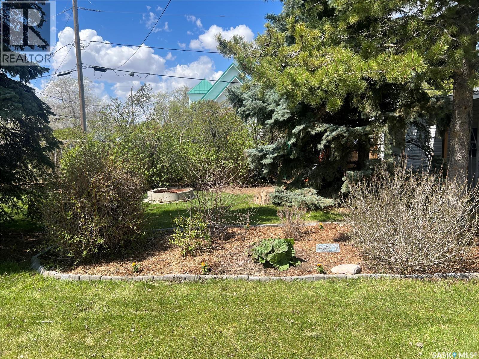 205 3Rd Avenue, Harris, SK - Outdoor