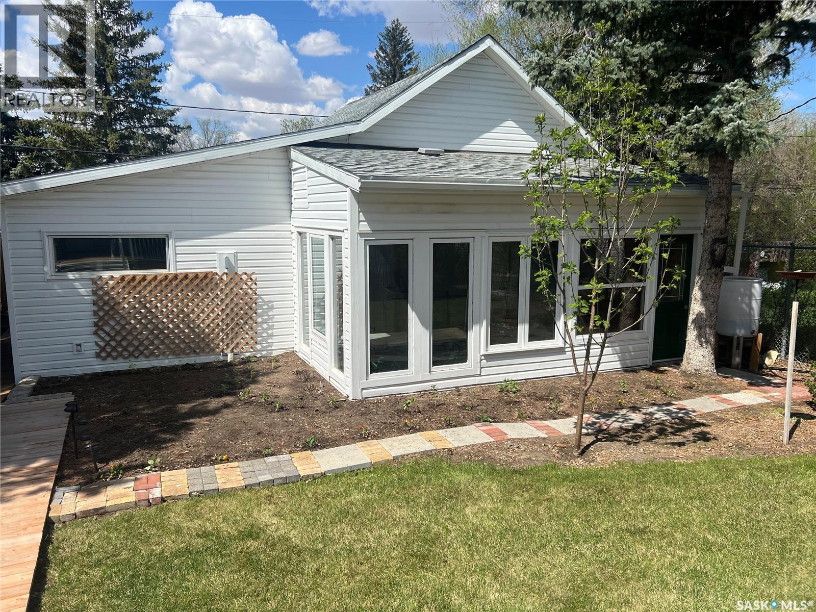 205 3Rd Avenue, Harris, SK - Outdoor