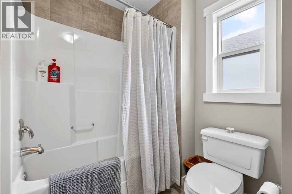 Upper bathroom - 44 Elgin Meadows Link Se, Calgary, AB