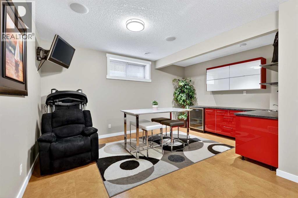 Family/Rec room with wet bar - 44 Elgin Meadows Link Se, Calgary, AB