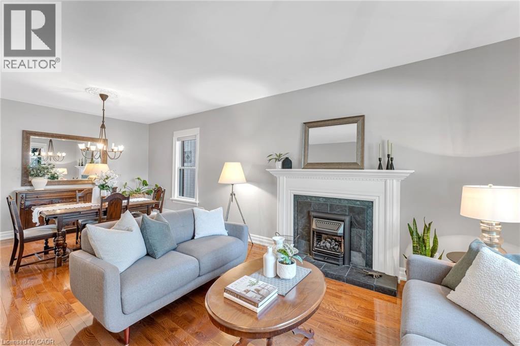 546 Hurd Avenue, Burlington, ON - Indoor Photo Showing Living Room With Fireplace