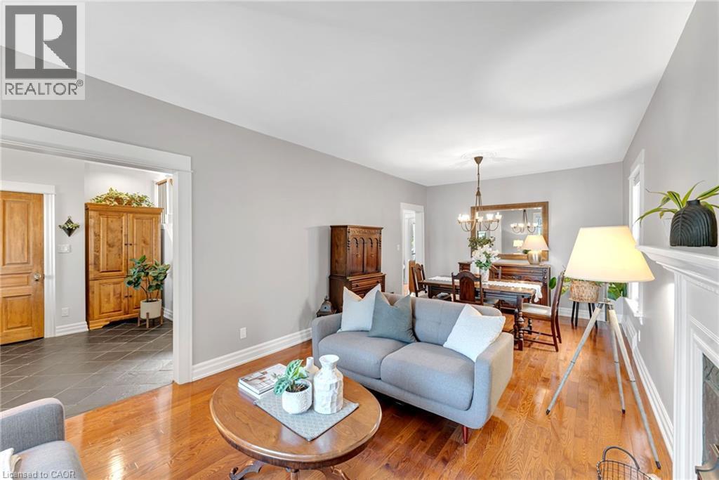546 Hurd Avenue, Burlington, ON - Indoor Photo Showing Living Room