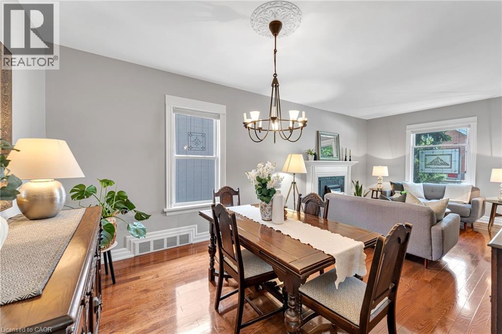 546 Hurd Avenue, Burlington, ON - Indoor Photo Showing Dining Room