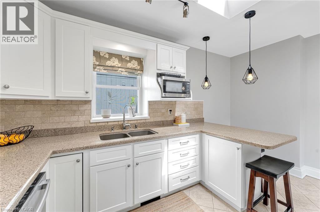 546 Hurd Avenue, Burlington, ON - Indoor Photo Showing Kitchen With Double Sink