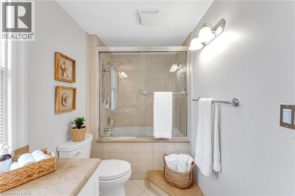 546 Hurd Avenue, Burlington, ON - Indoor Photo Showing Bathroom