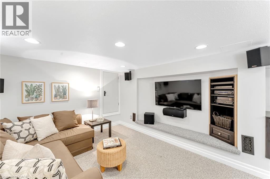 546 Hurd Avenue, Burlington, ON - Indoor Photo Showing Living Room
