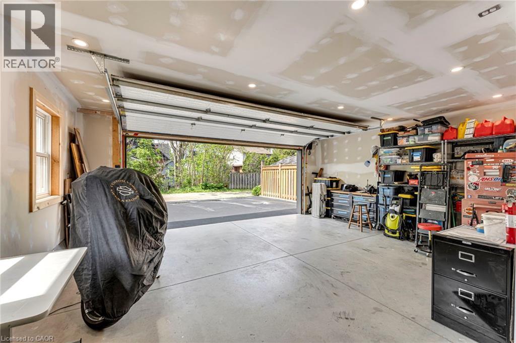 546 Hurd Avenue, Burlington, ON - Indoor Photo Showing Garage