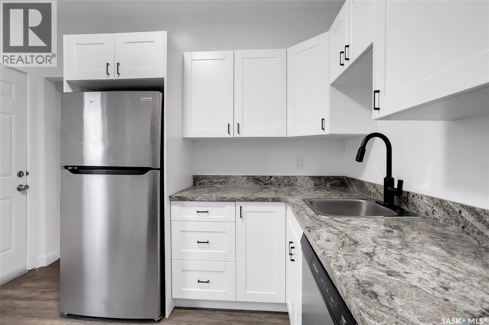 1230 E Avenue N, Saskatoon, SK - Indoor Photo Showing Kitchen