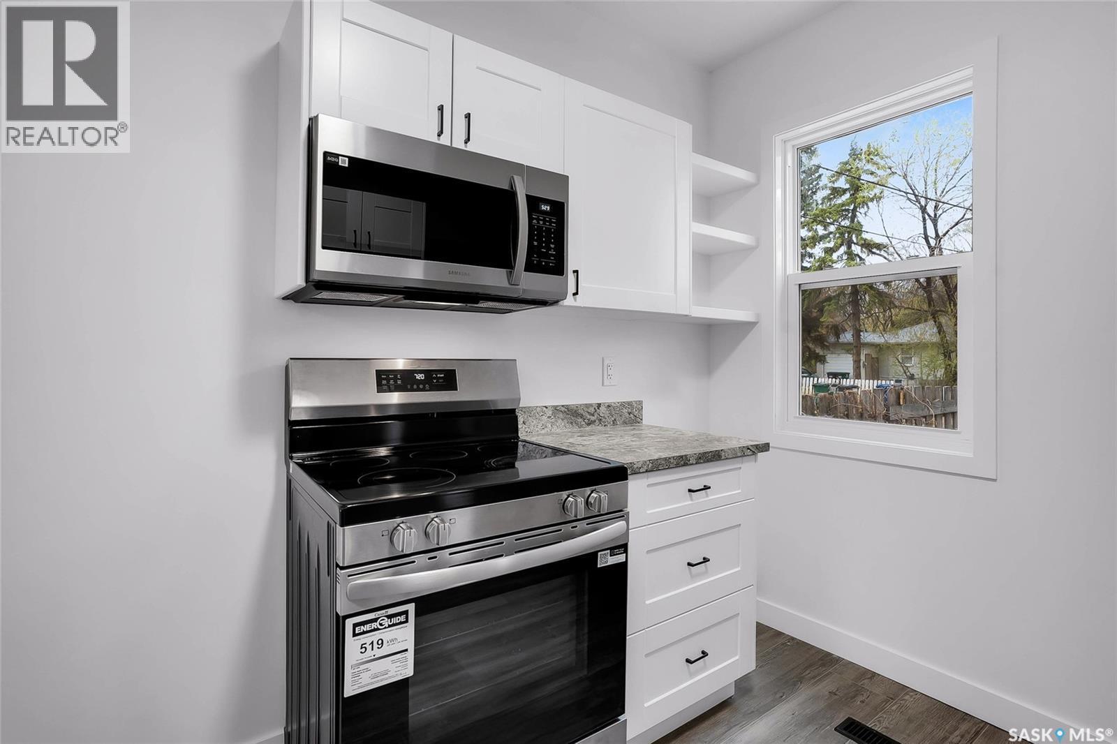 1230 E Avenue N, Saskatoon, SK - Indoor Photo Showing Kitchen