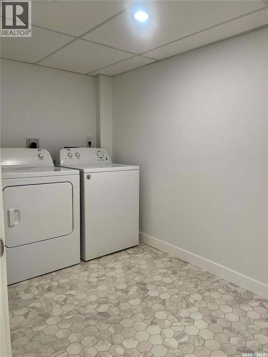 1230 E Avenue N, Saskatoon, SK - Indoor Photo Showing Laundry Room