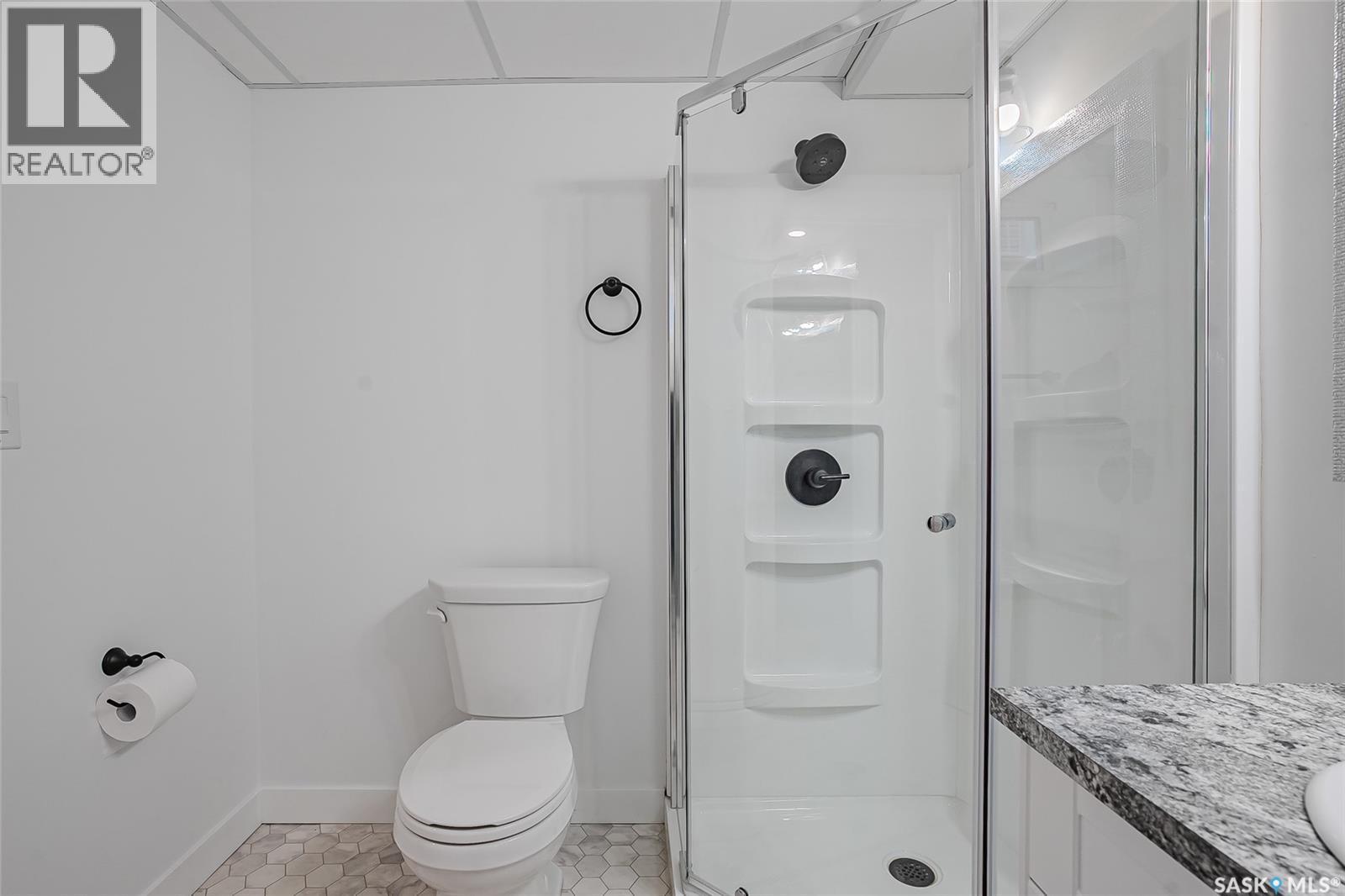 1230 E Avenue N, Saskatoon, SK - Indoor Photo Showing Bathroom