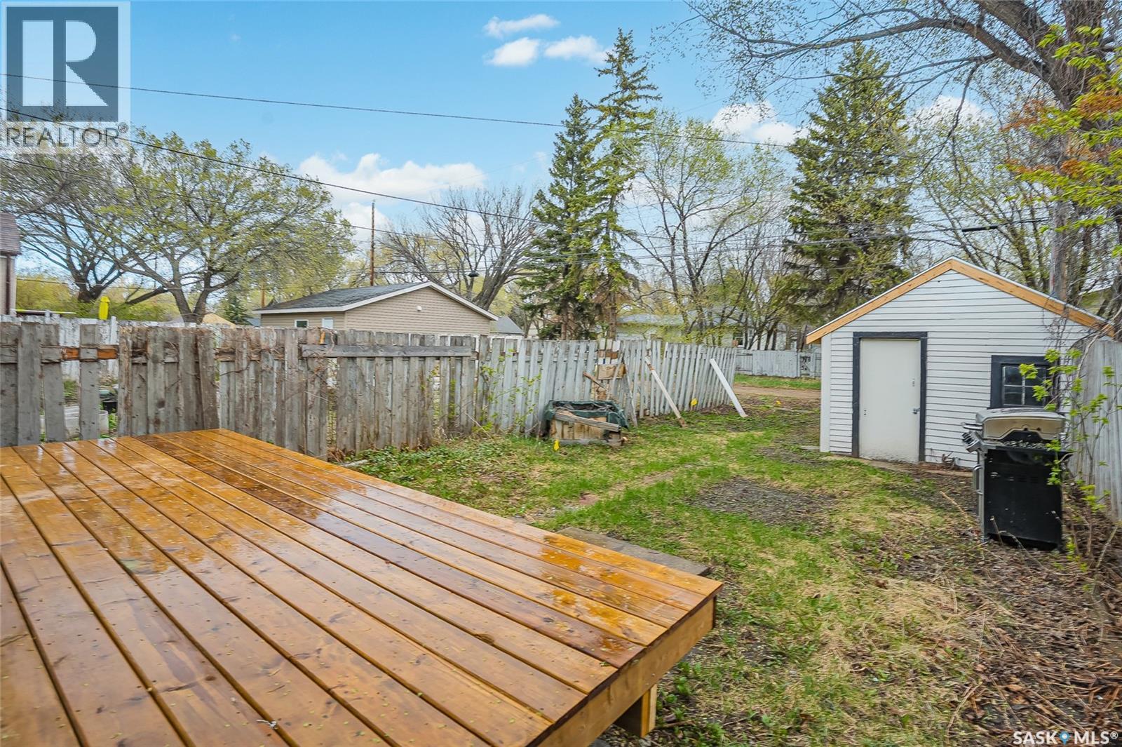 1230 E Avenue N, Saskatoon, SK - Outdoor