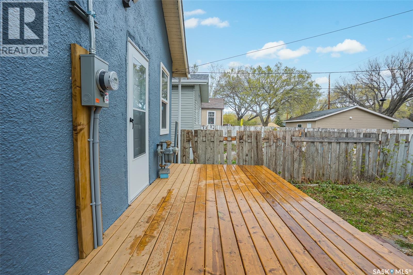 1230 E Avenue N, Saskatoon, SK - Outdoor