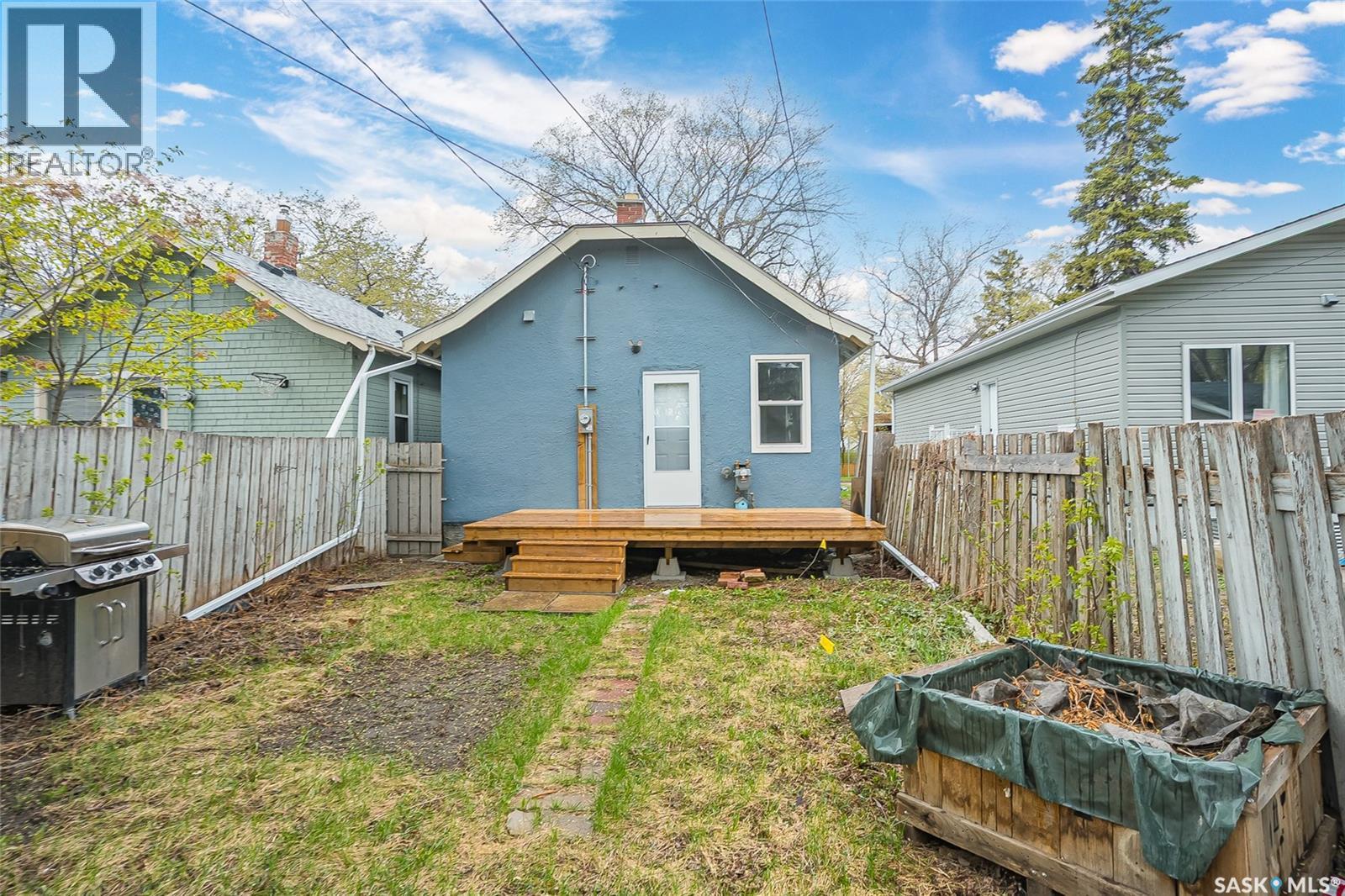 1230 E Avenue N, Saskatoon, SK - Outdoor