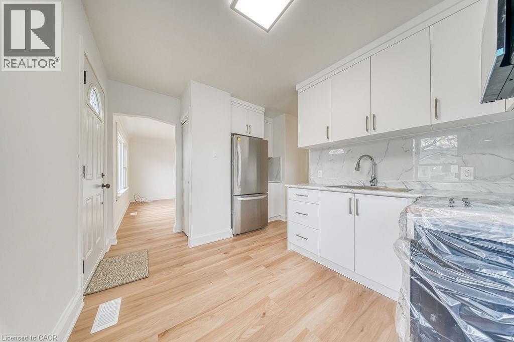 22 David Avenue, Hamilton, ON - Indoor Photo Showing Kitchen