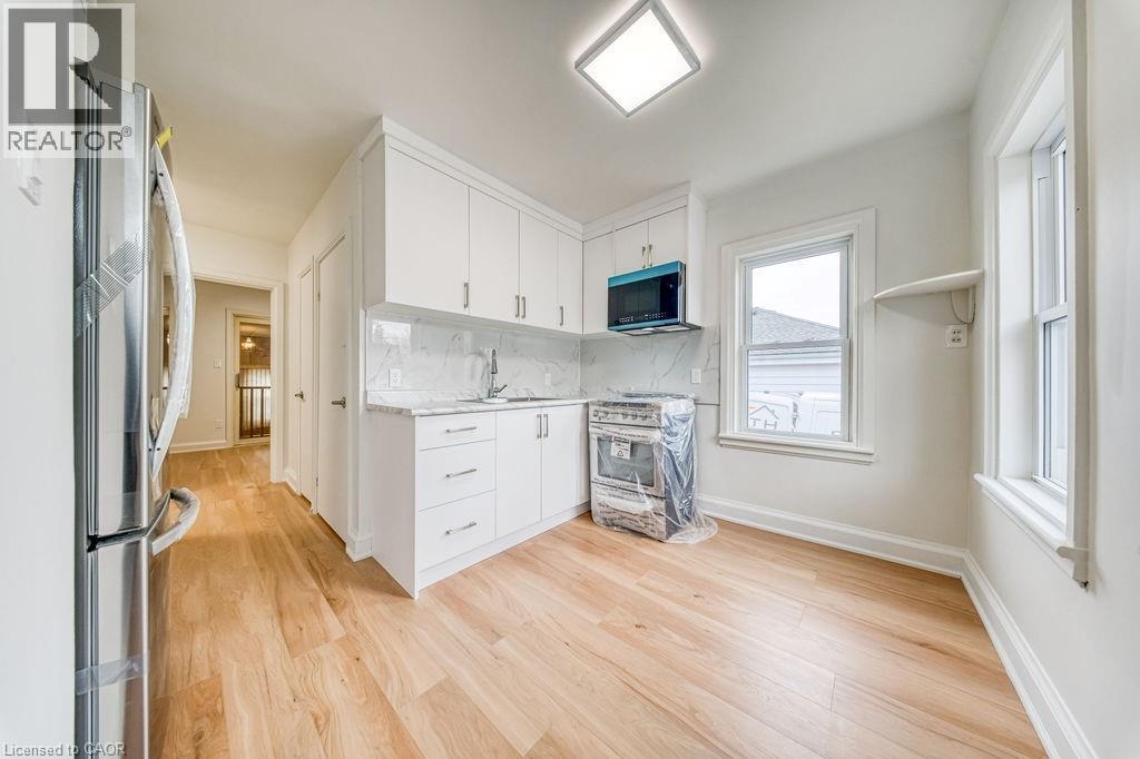 22 David Avenue, Hamilton, ON - Indoor Photo Showing Kitchen
