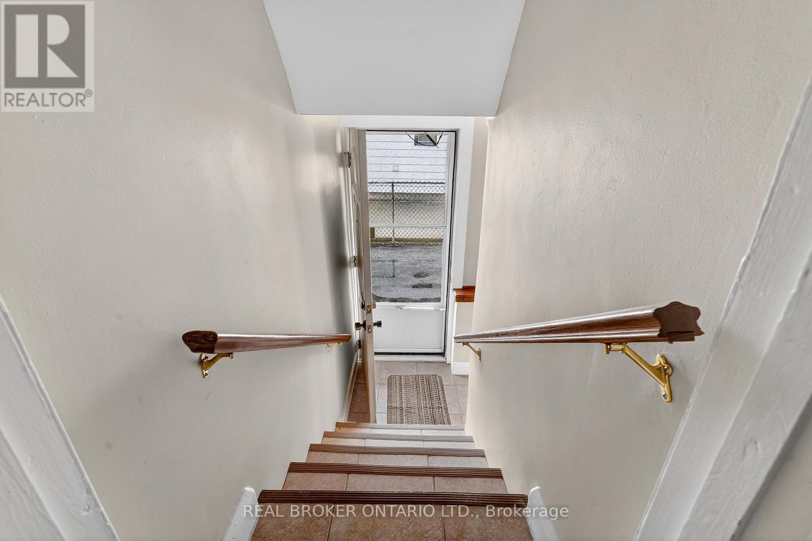 379 Talbot Street, Hamilton, ON - Indoor Photo Showing Other Room
