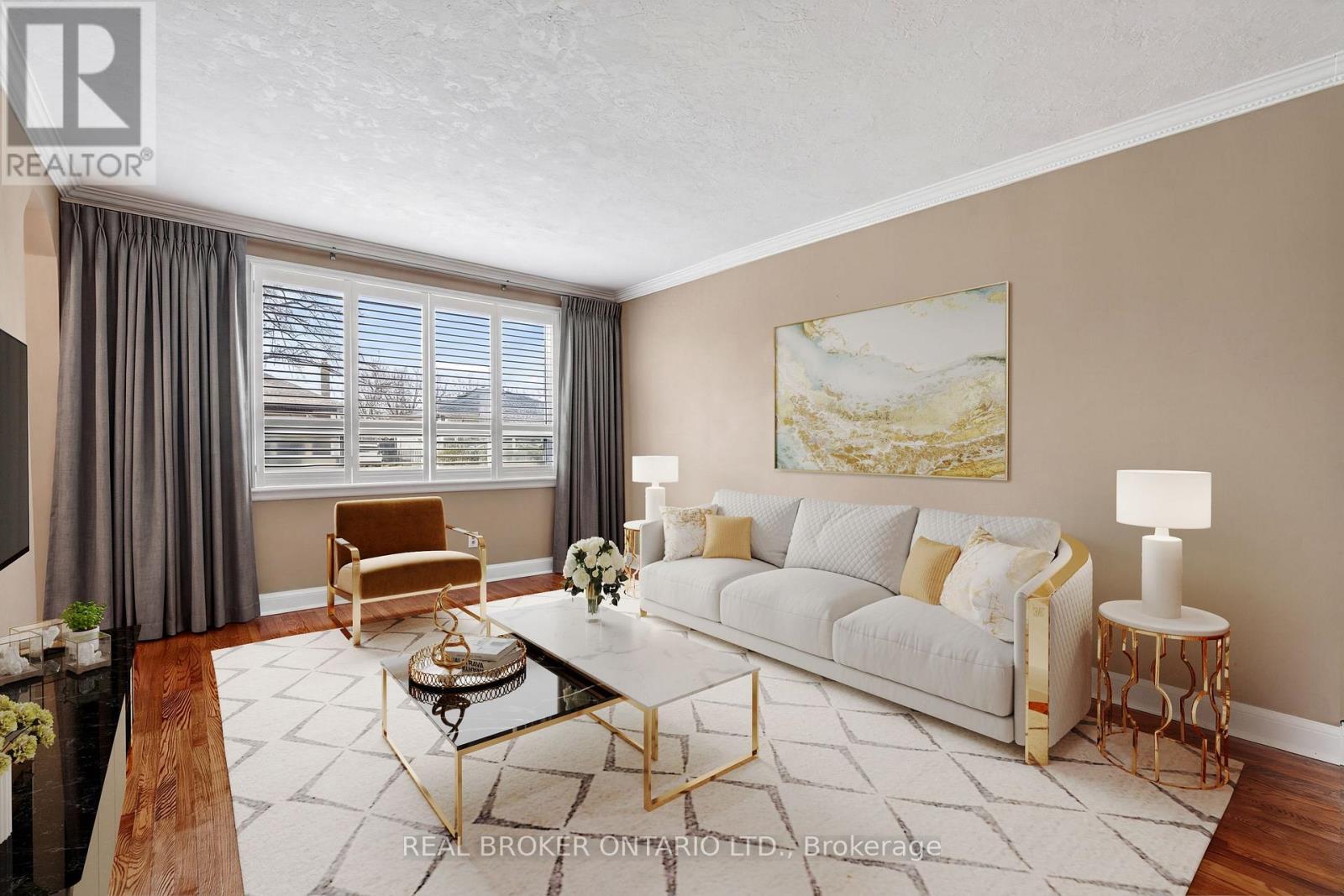 379 Talbot Street, Hamilton, ON - Indoor Photo Showing Living Room