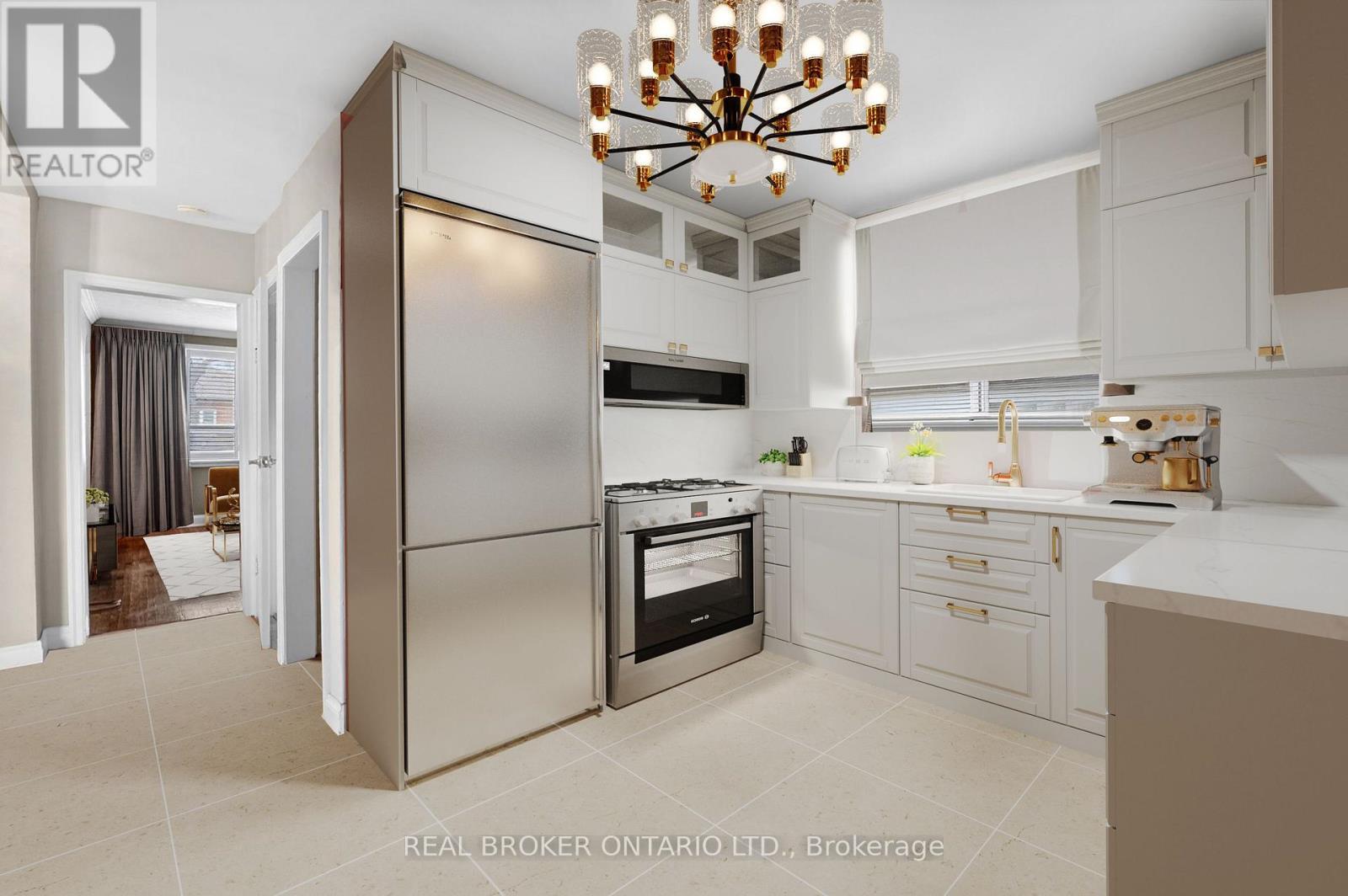 379 Talbot Street, Hamilton, ON - Indoor Photo Showing Kitchen