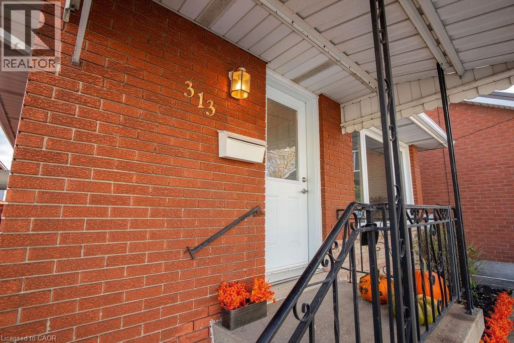 313 Barton Street W, Hamilton, ON - Indoor Photo Showing Other Room