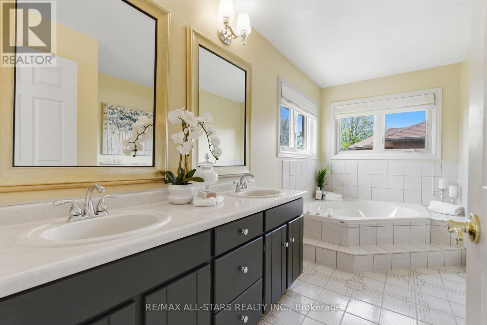 28 Testa Road, Uxbridge, ON - Indoor Photo Showing Bathroom