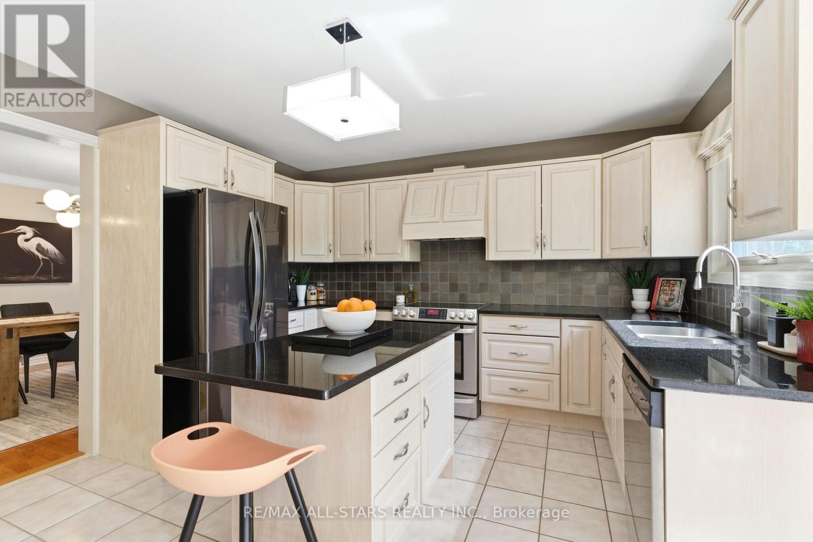 28 Testa Road, Uxbridge, ON - Indoor Photo Showing Kitchen With Stainless Steel Kitchen With Upgraded Kitchen