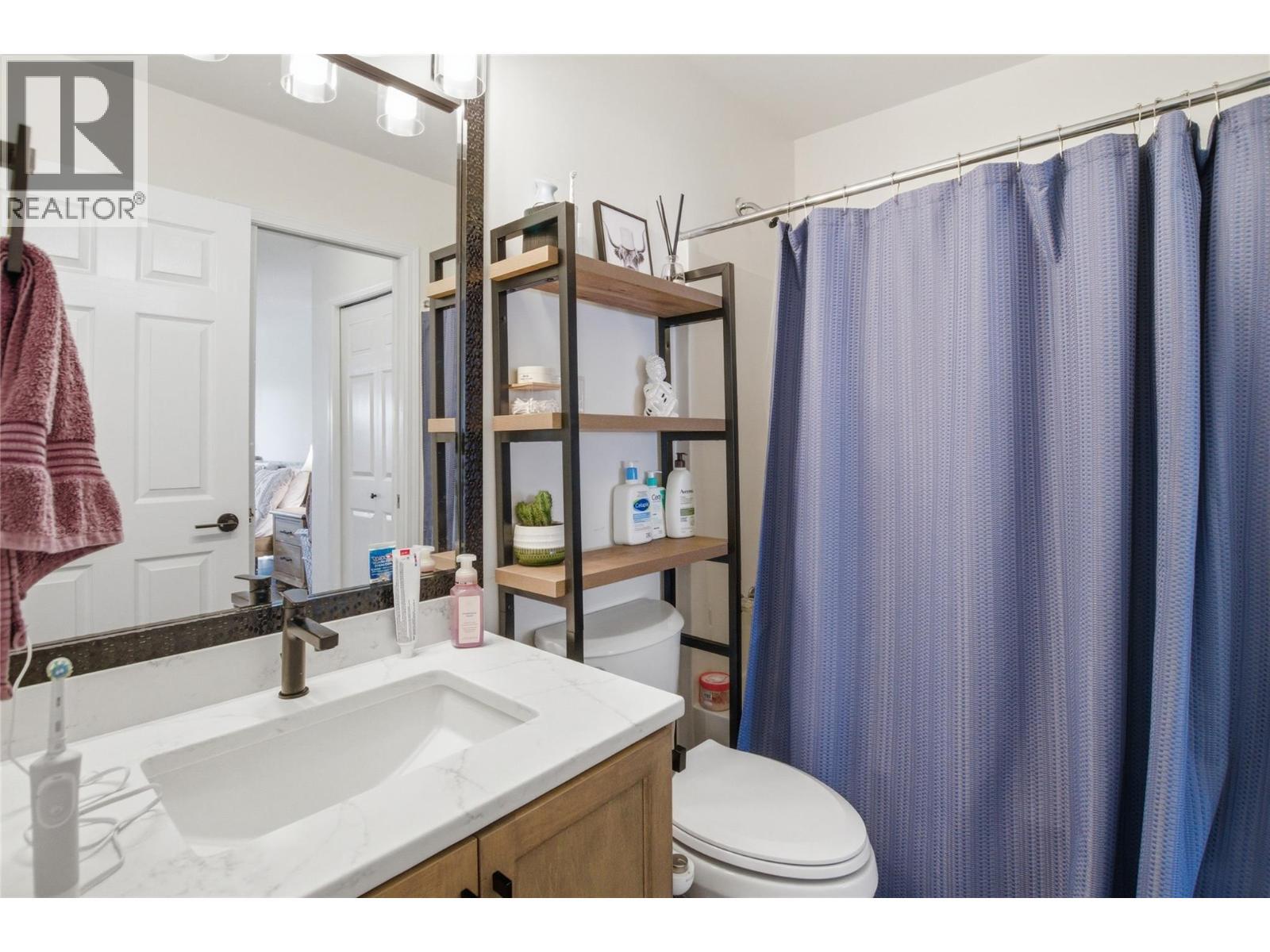 1232 13Th Street, Kamloops, BC - Indoor Photo Showing Bathroom
