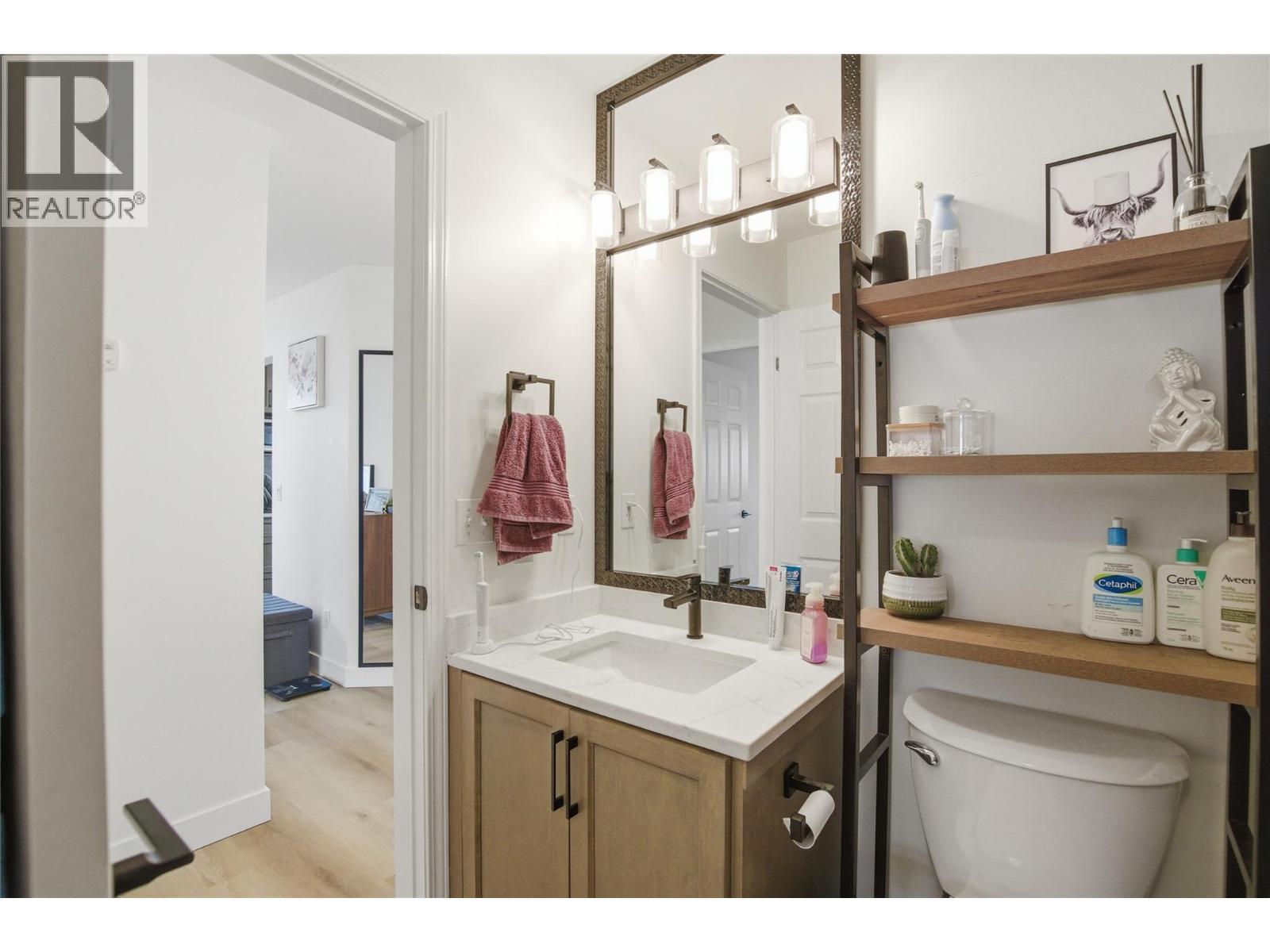 1232 13Th Street, Kamloops, BC - Indoor Photo Showing Bathroom