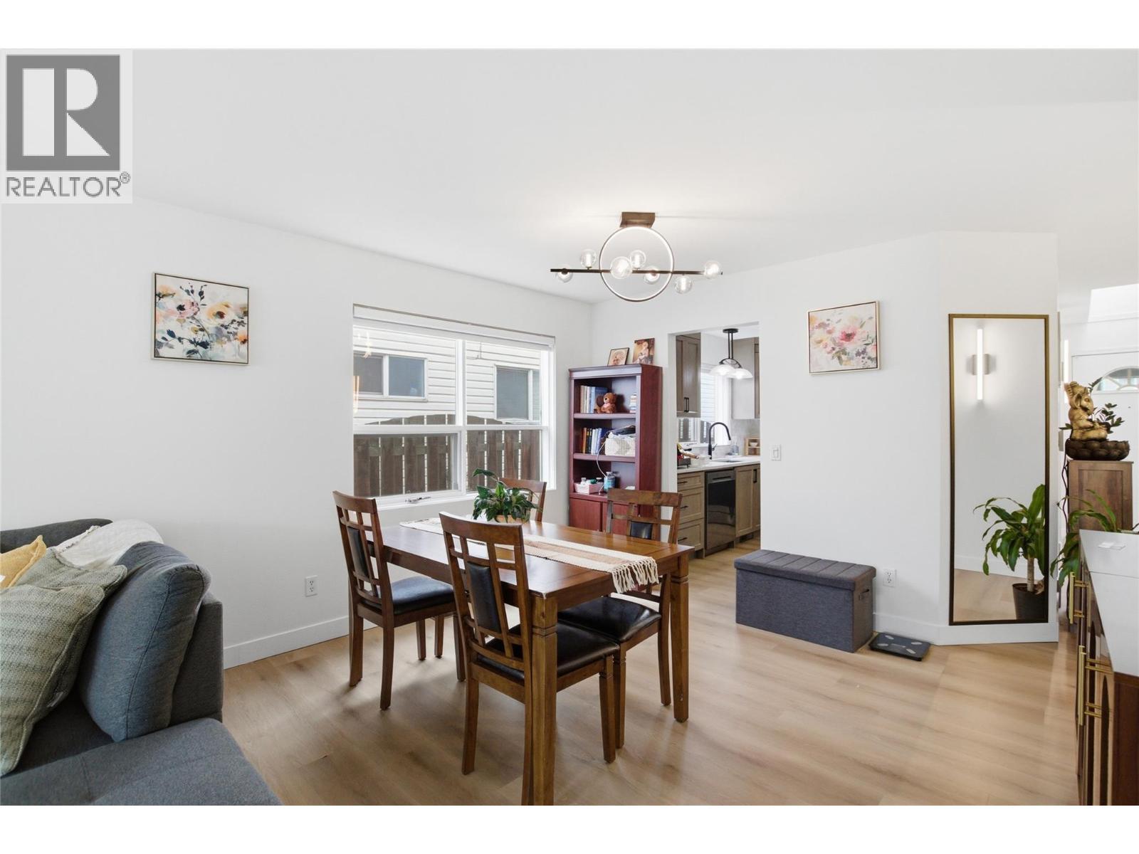 1232 13Th Street, Kamloops, BC - Indoor Photo Showing Dining Room