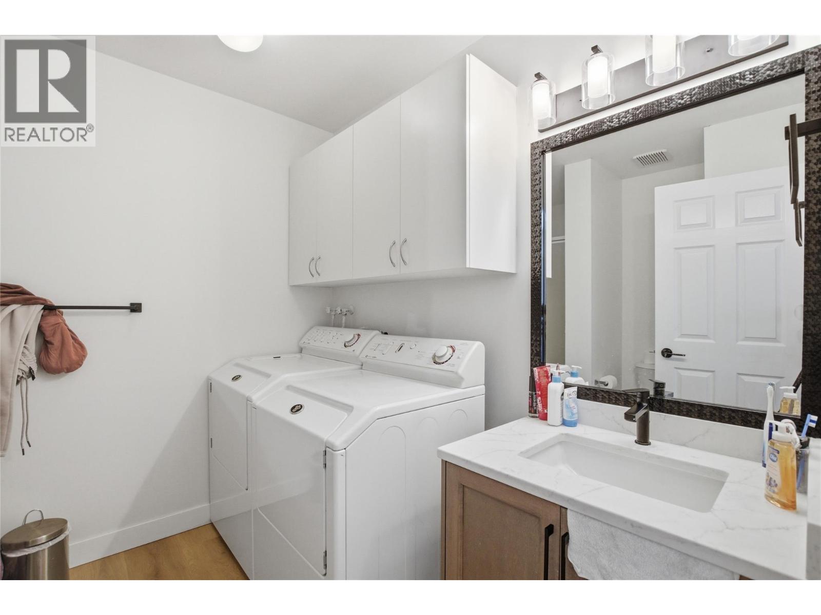 1232 13Th Street, Kamloops, BC - Indoor Photo Showing Laundry Room