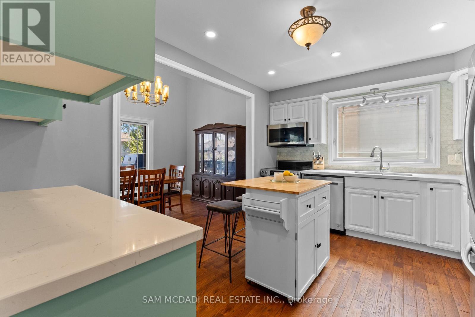 2464 Council Ring Road, Mississauga, ON - Indoor Photo Showing Kitchen