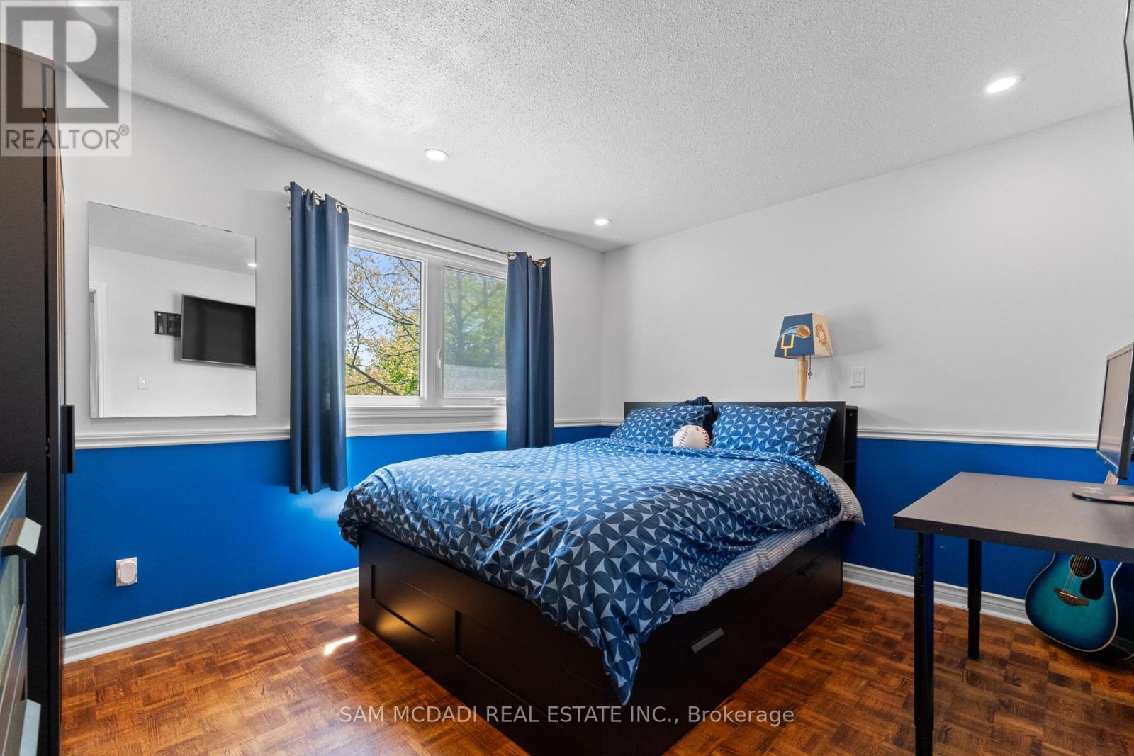 2464 Council Ring Road, Mississauga, ON - Indoor Photo Showing Bedroom