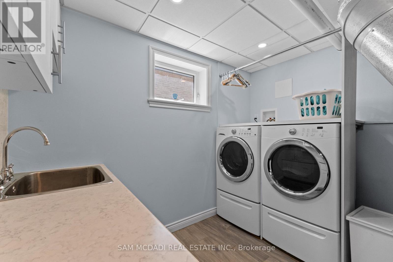2464 Council Ring Road, Mississauga, ON - Indoor Photo Showing Laundry Room