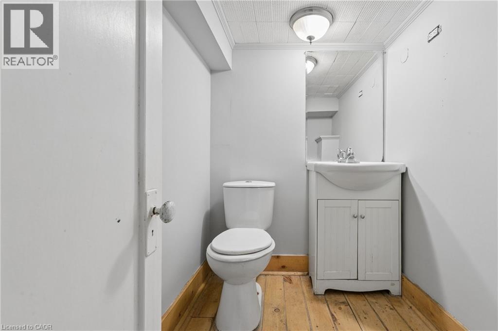 680 Frederick Street, Kitchener, ON - Indoor Photo Showing Bathroom