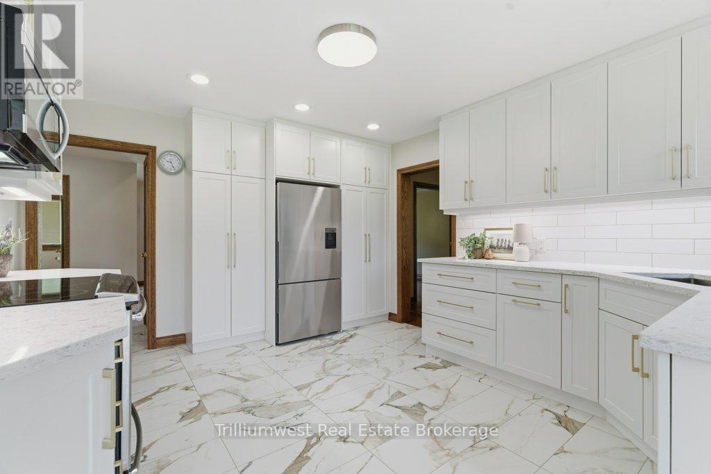 32 Sunset Drive, Woolwich, ON - Indoor Photo Showing Kitchen