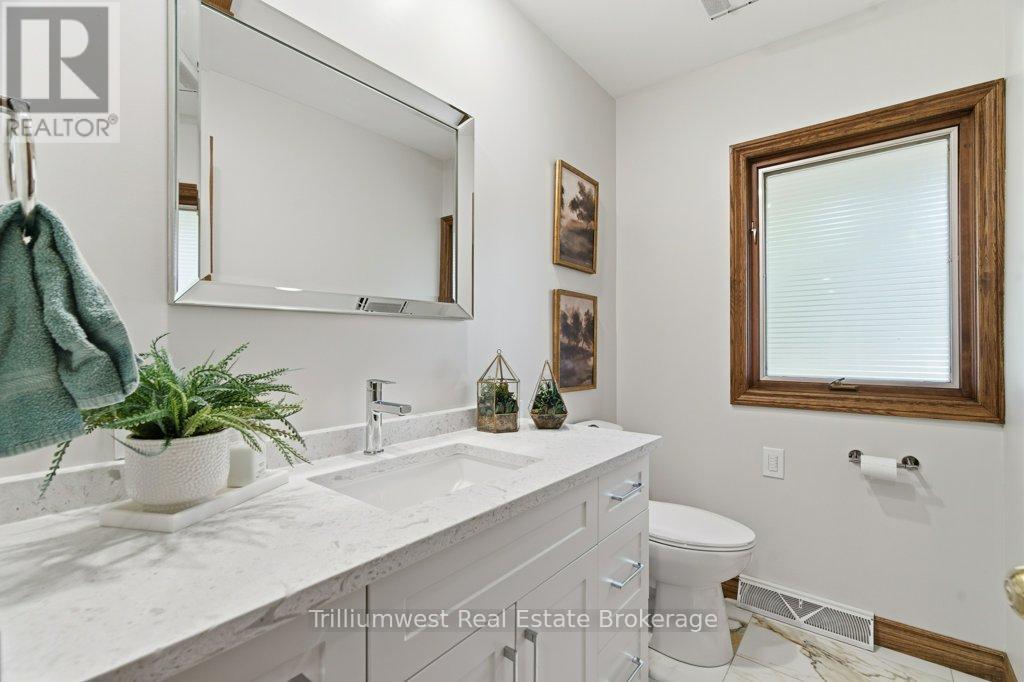 32 Sunset Drive, Woolwich, ON - Indoor Photo Showing Bathroom