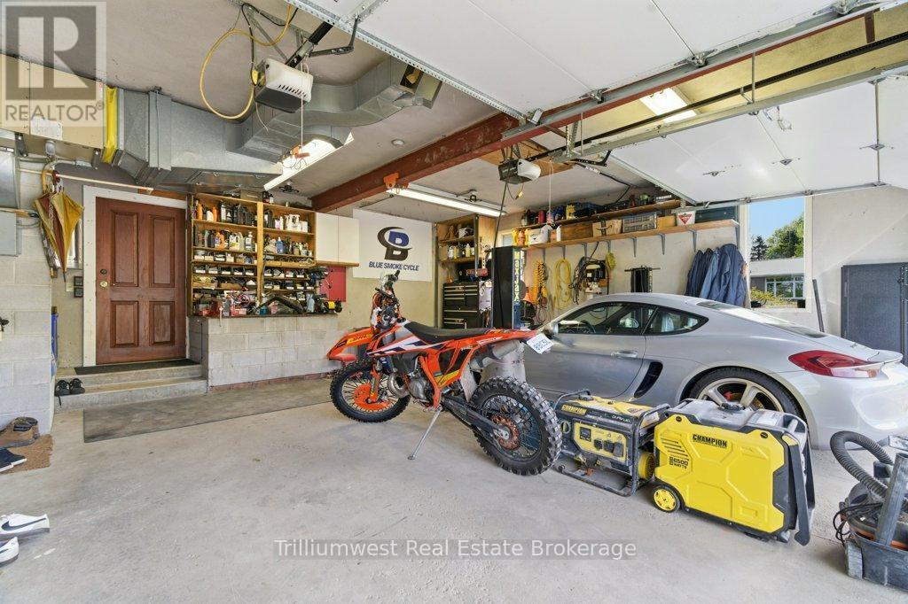 32 Sunset Drive, Woolwich, ON - Indoor Photo Showing Garage