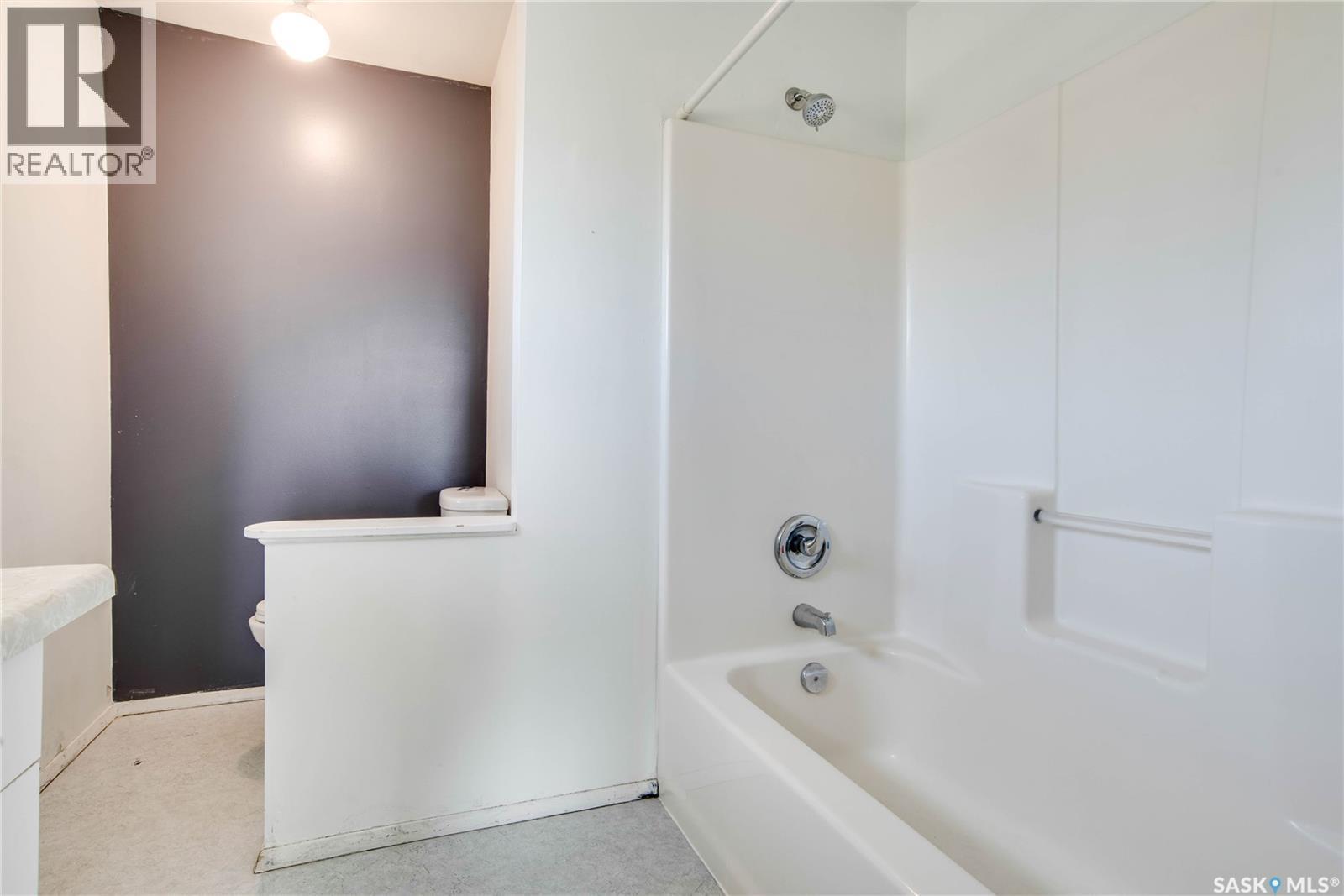 3017 Taylor Street E, Saskatoon, SK - Indoor Photo Showing Bathroom
