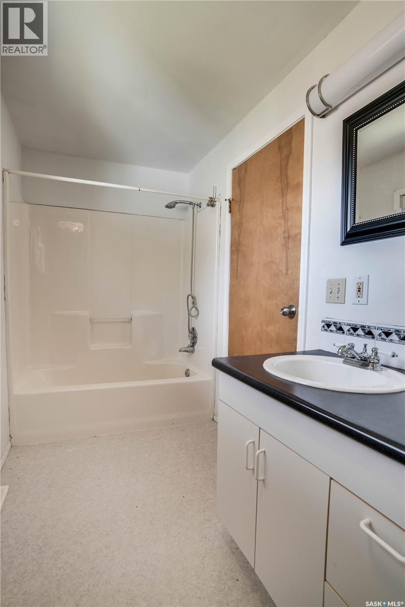 3017 Taylor Street E, Saskatoon, SK - Indoor Photo Showing Bathroom