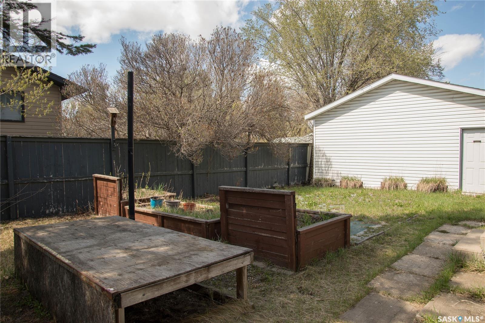 3017 Taylor Street E, Saskatoon, SK - Outdoor