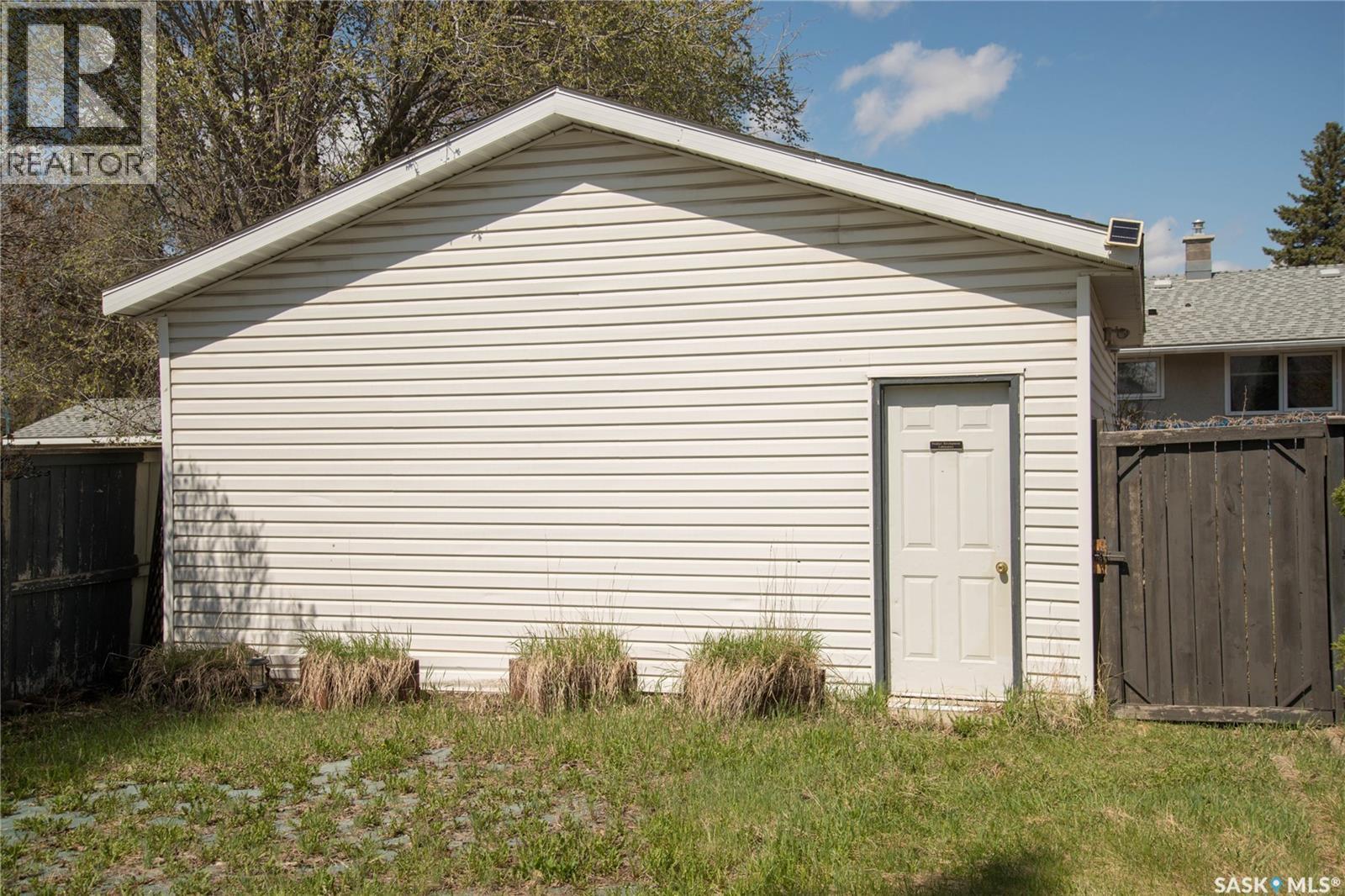 3017 Taylor Street E, Saskatoon, SK - Outdoor
