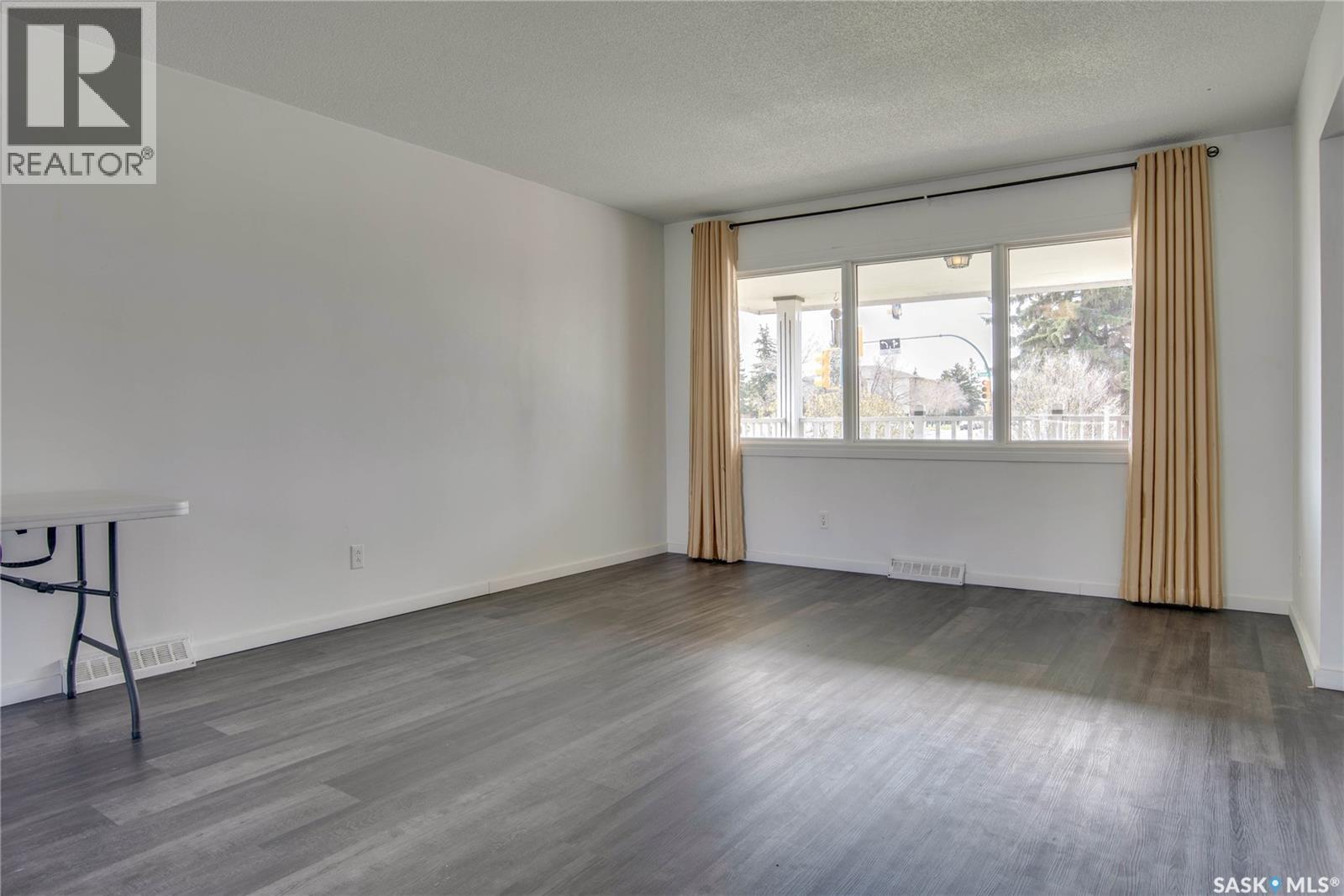 3017 Taylor Street E, Saskatoon, SK - Indoor Photo Showing Other Room