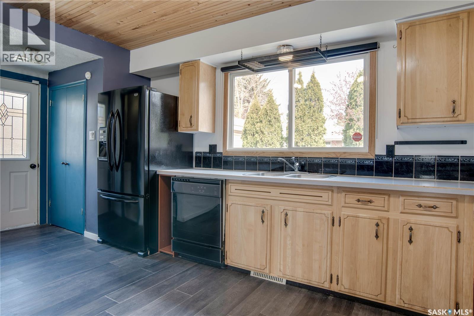 3017 Taylor Street E, Saskatoon, SK - Indoor Photo Showing Kitchen