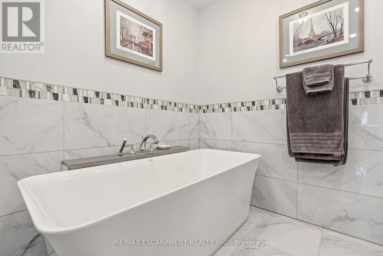 4163 Stonebridge Crescent, Burlington, ON - Indoor Photo Showing Bathroom