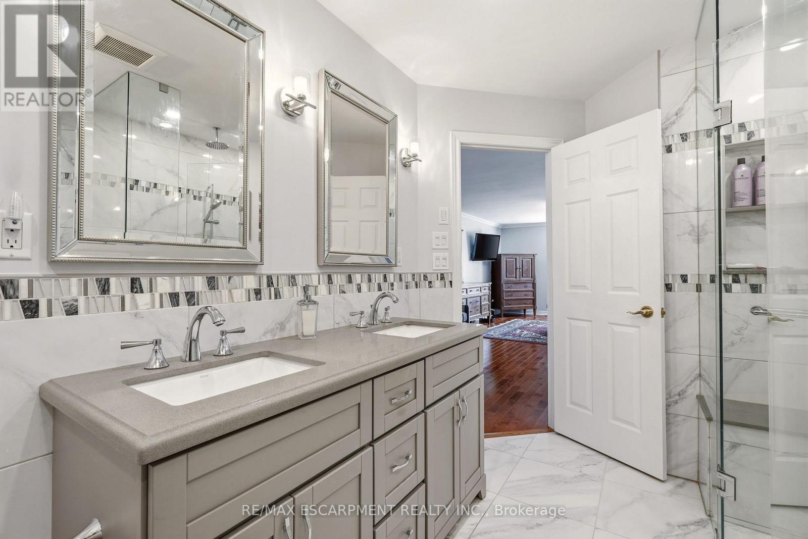 4163 Stonebridge Crescent, Burlington, ON - Indoor Photo Showing Bathroom