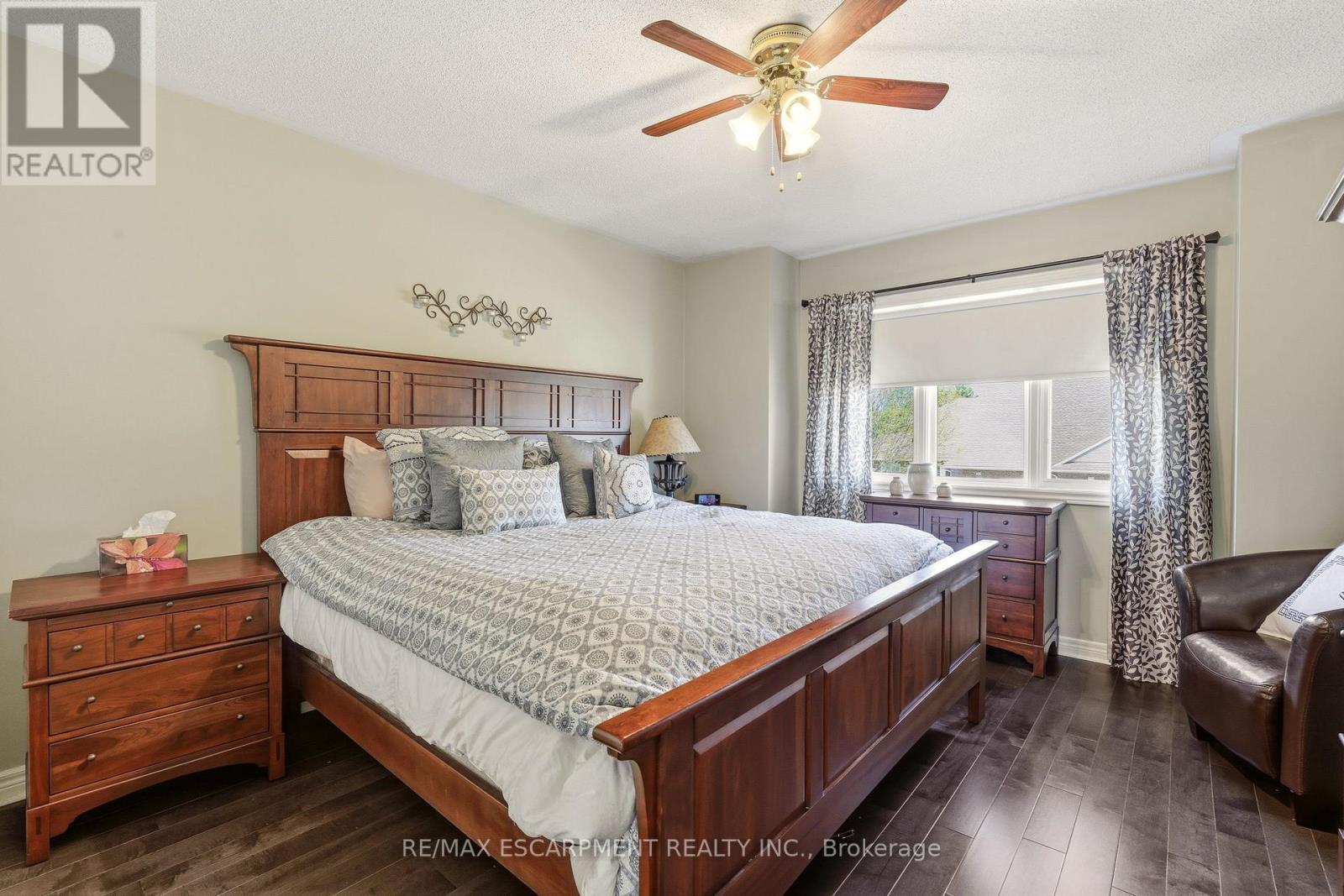 4163 Stonebridge Crescent, Burlington, ON - Indoor Photo Showing Bedroom